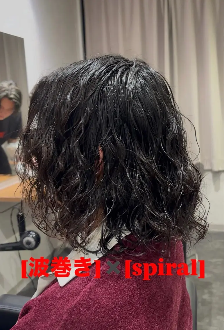 ミディアム パーマ メンズ ミディアムパーマ メンズパーマ 波巻きパーマ スパイラルパーマ 河合 倖宏のヘアスタイル