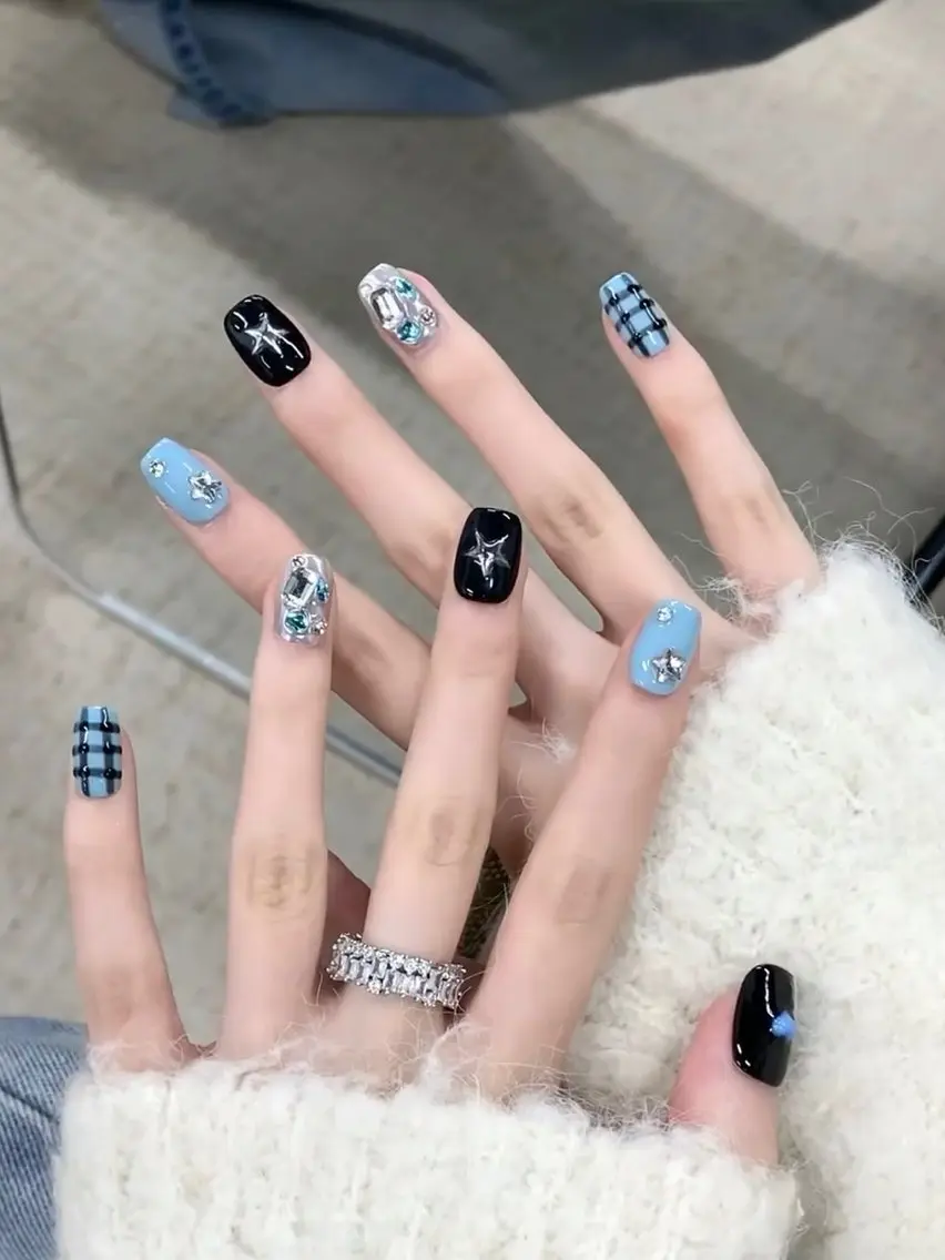 ネイル 💫🌸💕リサ nail ⭐️✨のネイルデザイン