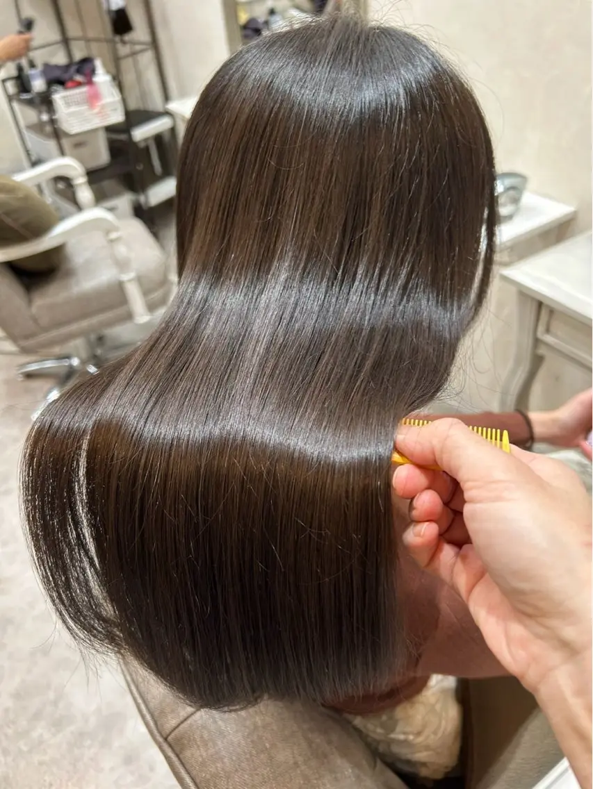 ロング 荒井 彩華のヘアスタイル
