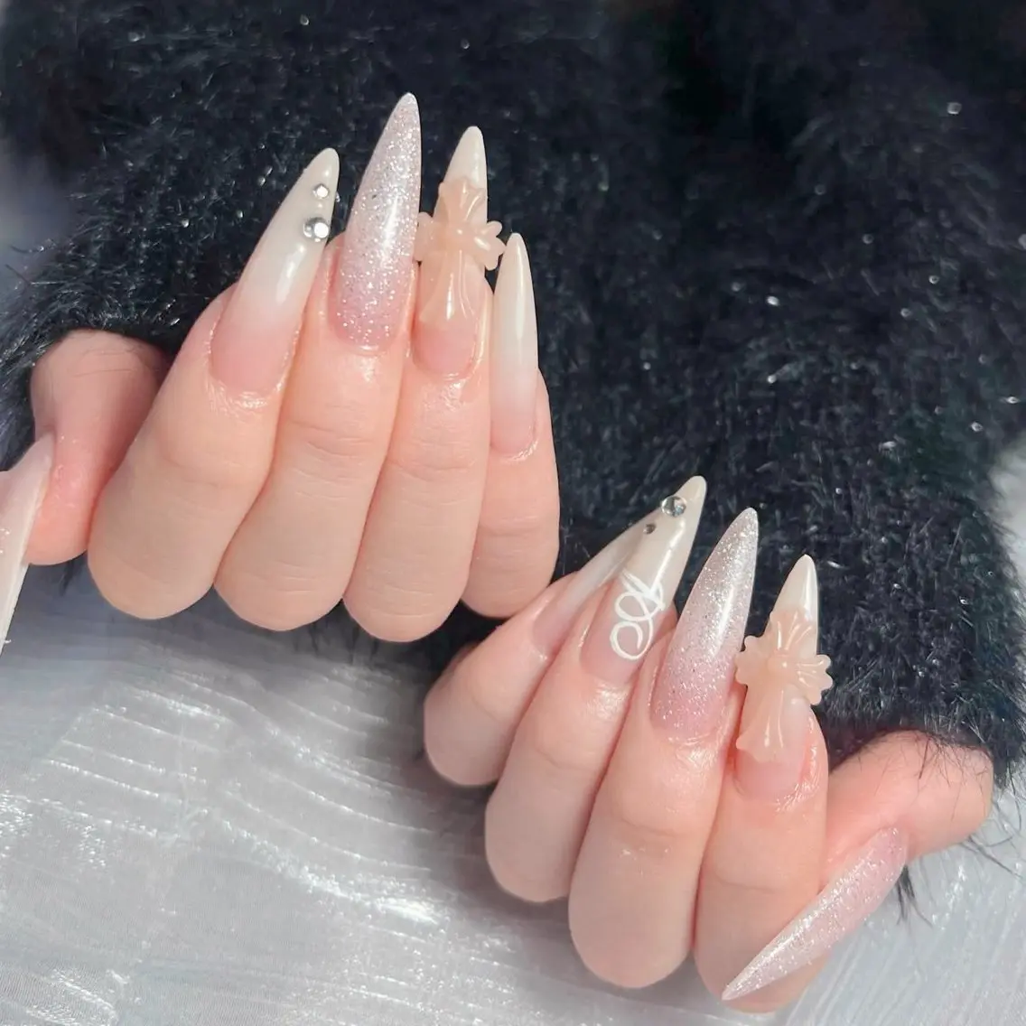 ネイル オーロラネイル クリアネイル 成人式 フラッシュネイル ジェルネイル ハンドネイル Amee Nail Salonのネイルデザイン