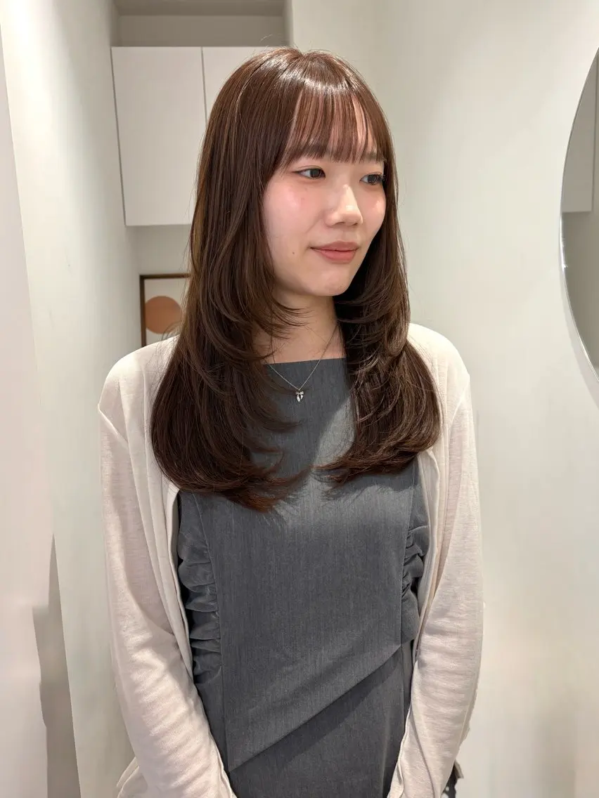 セミロング カラー ブラウンカラー くすみブラウン レイヤーカット カット ヘアカラー トリートメント 透明感カラー🫧 nanohaのヘアスタイル