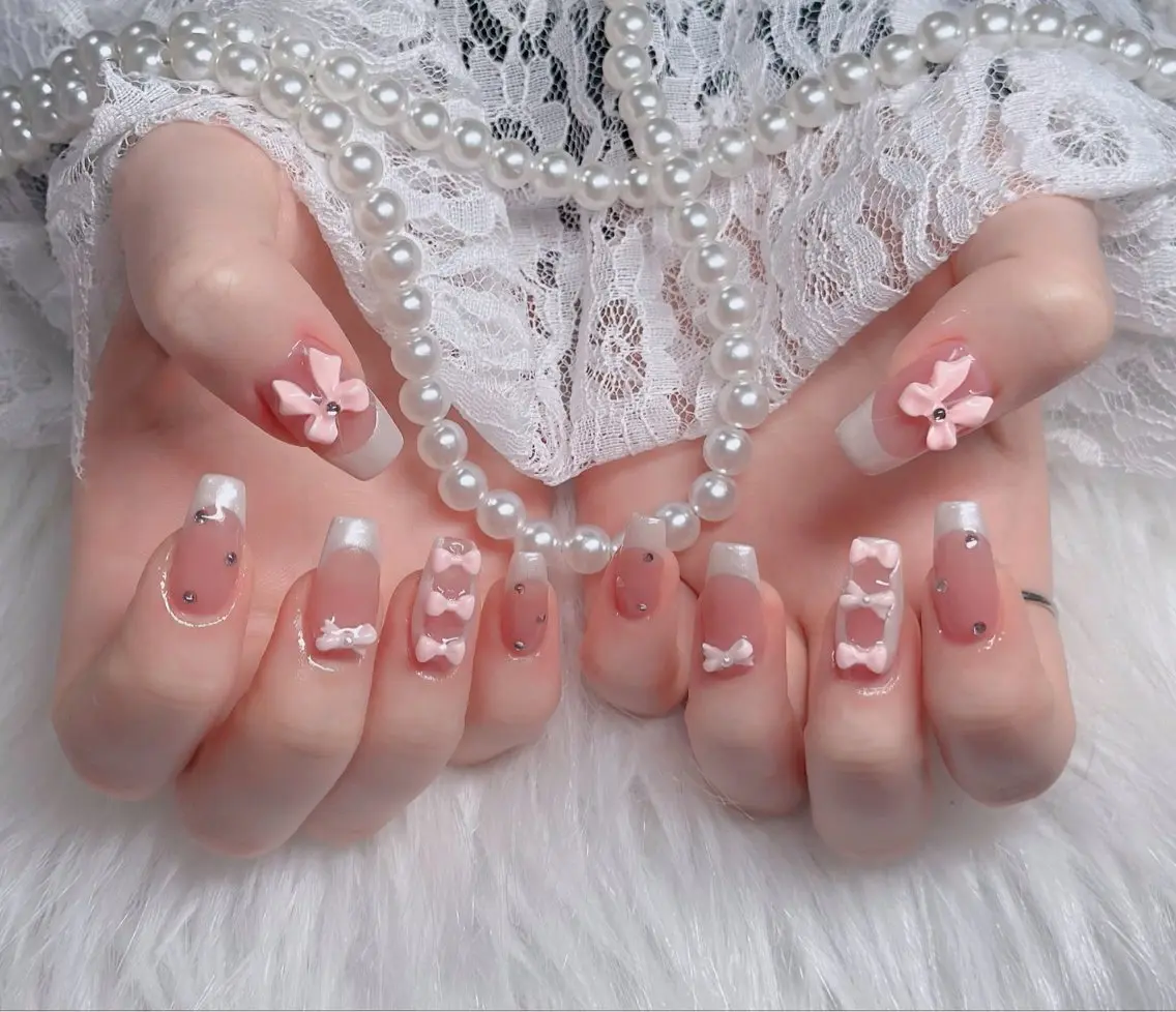 ネイル オーロラネイル フレンチネイル ジェルネイル ハロウィン キラキラネイル H.baby Nail Salonのネイルデザイン
