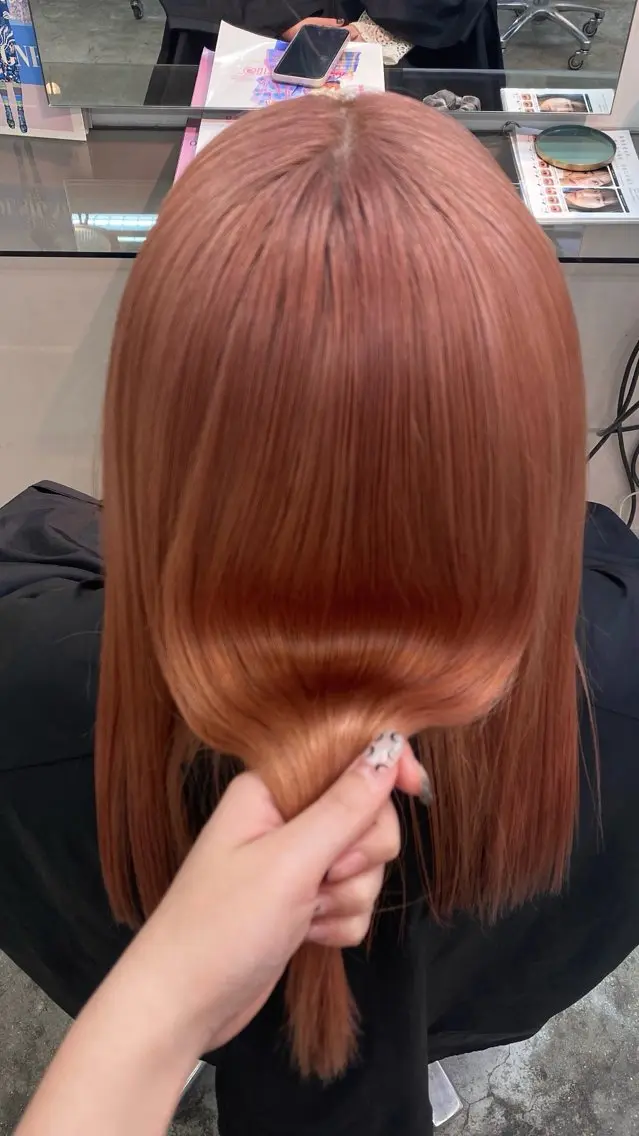 カラー hinata /ハイトーンのヘアスタイル