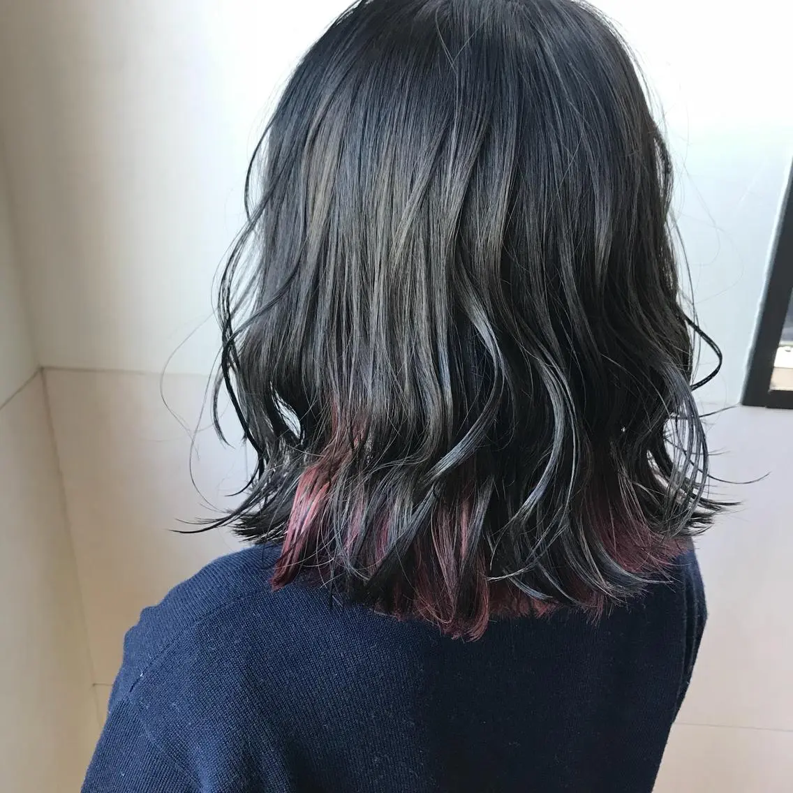 ミディアム カラー ダークグレー パープルカラー カット ヘアカラー Oopsレイヤー 加藤澄都のヘアスタイル