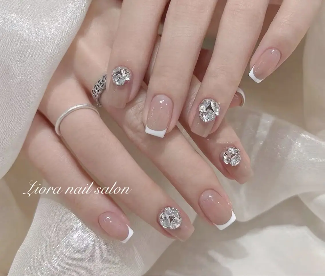 ネイル フレンチネイル ジェルネイル ガーリー グラデーション キラキラネイル ハンドネイル Liora nailのネイルデザイン