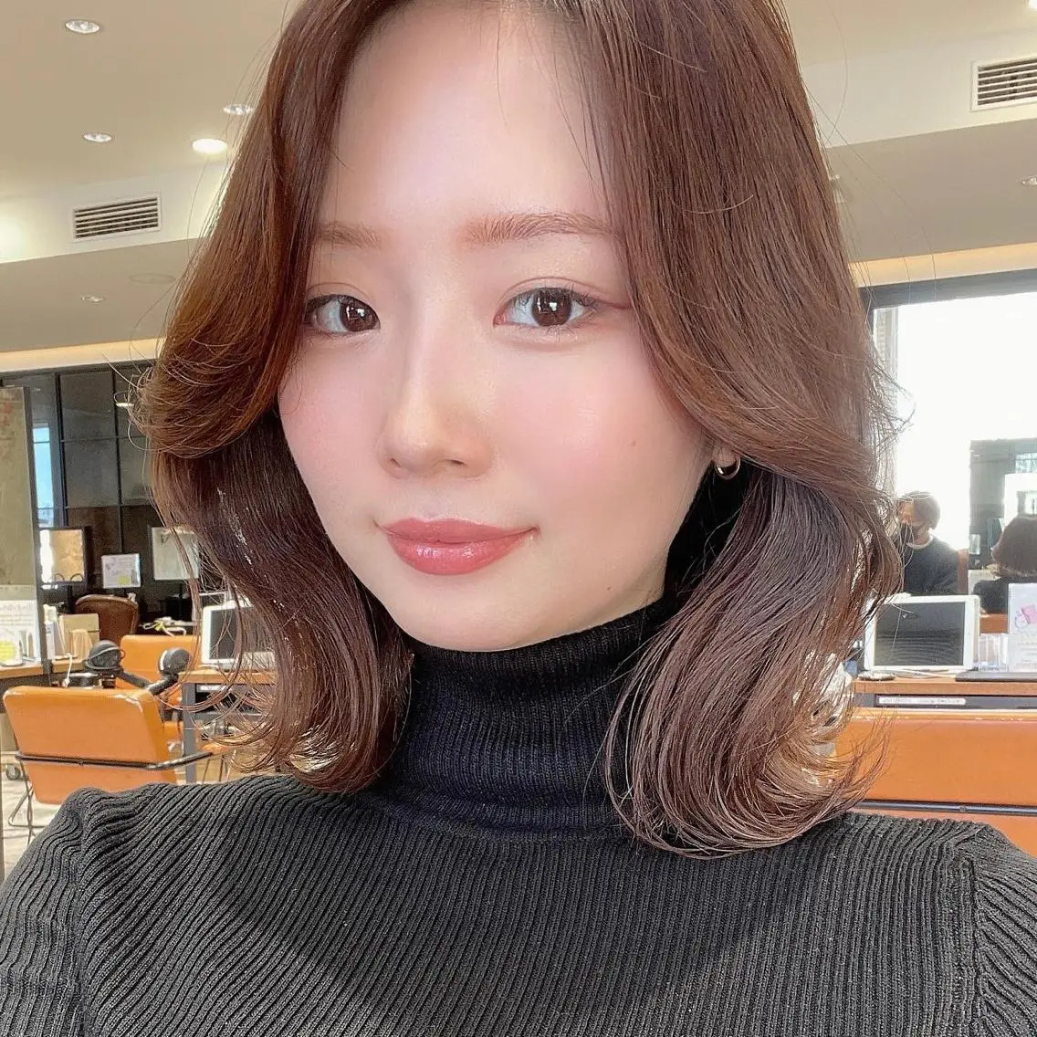 ミディアム カラー パーマ ヘアアレンジ イルミナカラー くびれヘア 髪質改善 韓国風ヘア トリートメント 骨格別小顔カット/ 顔周りカット/金井のヘアスタイル