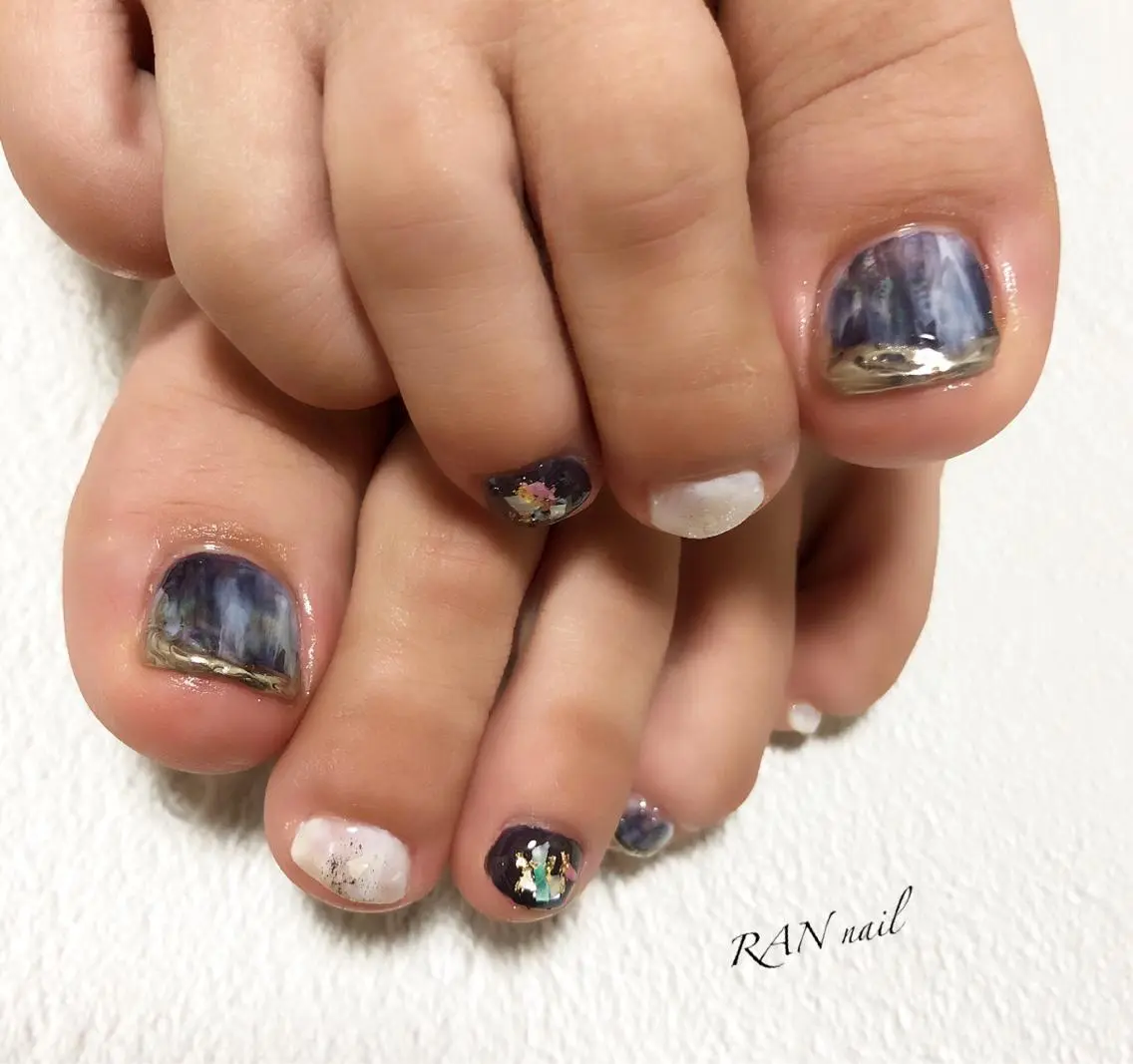 ネイル フットネイル キラキラネイル ネイビー オフィスネイル 春ネイル ハンドネイル フットネイル RAN nailのネイルデザイン