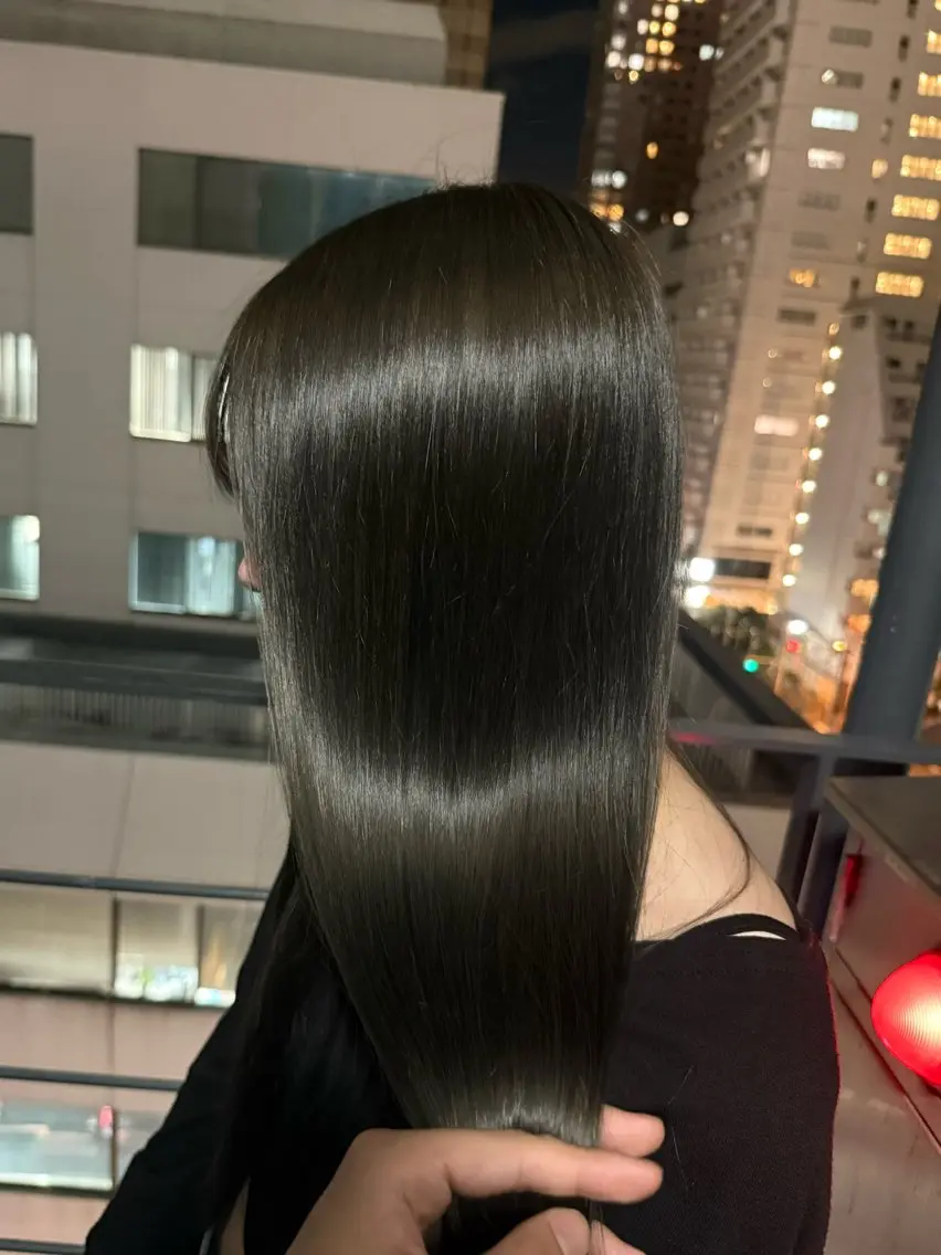 ロング クロギ リョウのヘアスタイル