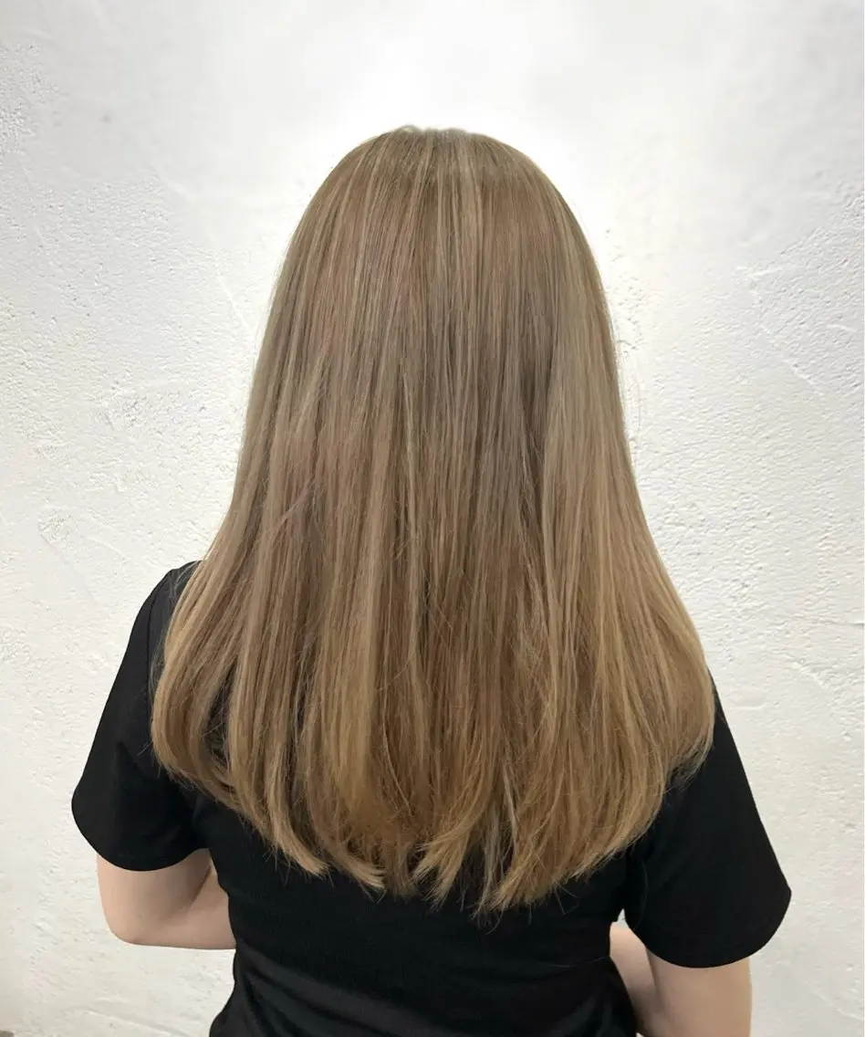 ロング カラー ベージュカラー ブリーチ ヘーゼル レイヤーカット カット ヘアカラー トリートメント ✨ TOMOKO🦋✨のヘアスタイル