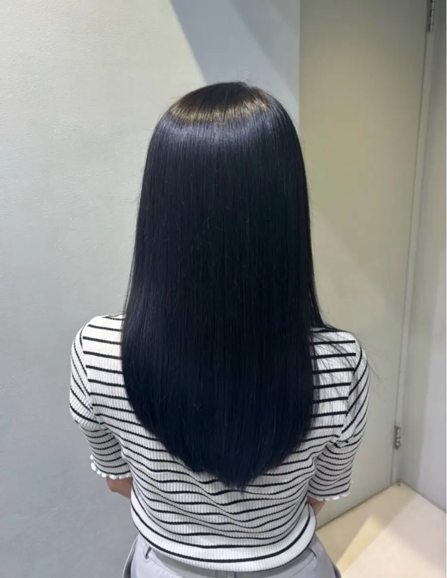 ロング ヘアカラー 油井 緋織のヘアスタイル