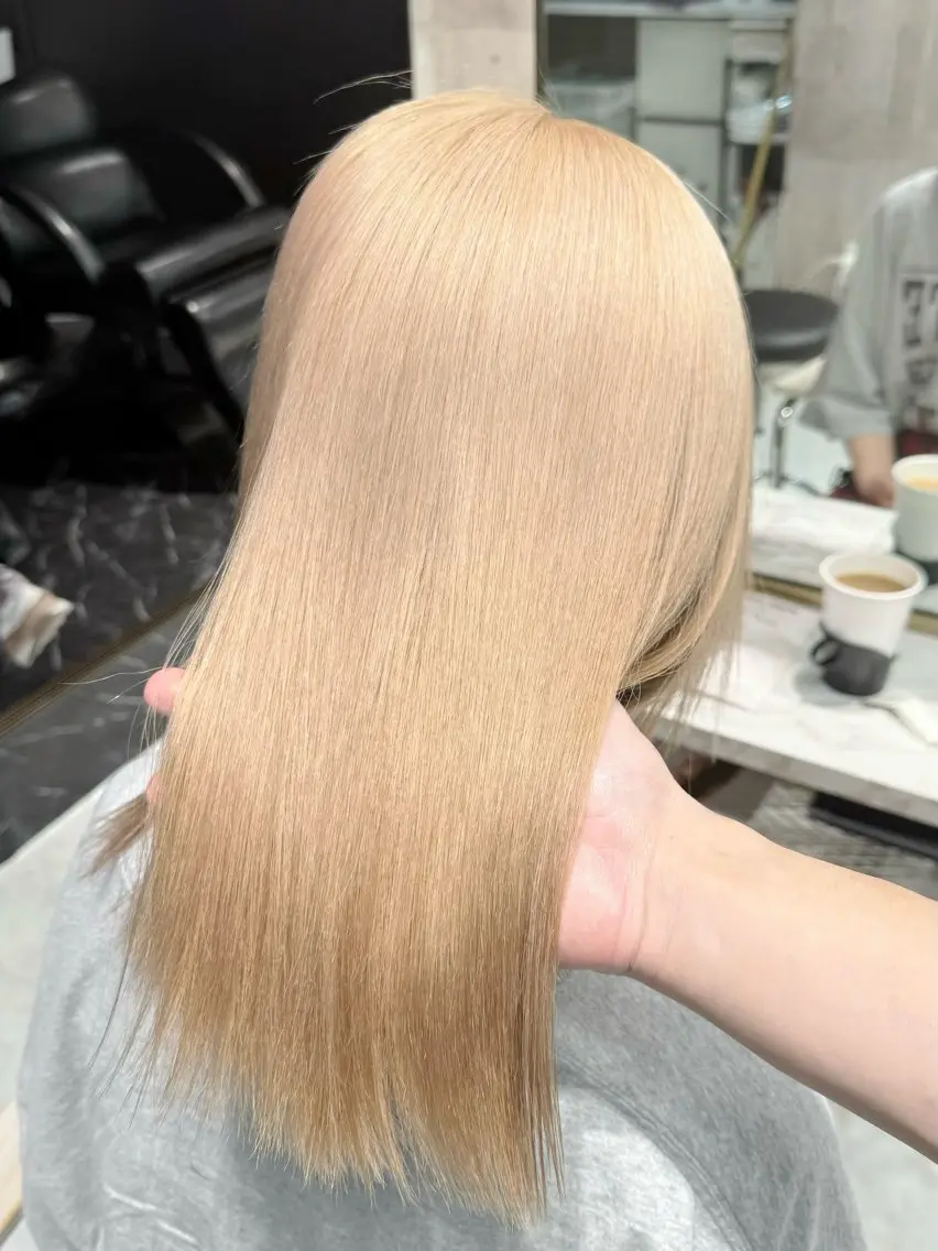 セミロング アッシュ アッシュグレー 髪質改善 タンバルモリ ヨシンモリ ヘアカラー Bob&ハイトーン 専門家CHIHIROのヘアスタイル