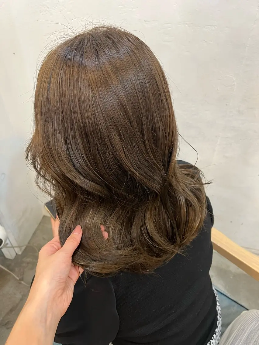 セミロング カラー ヘアアレンジ hazuki🐈‍⬛ 透明感カラーのヘアスタイル
