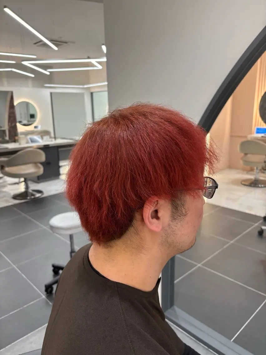 カラー ブリーチ レッドカラー しんさか れいとのヘアスタイル