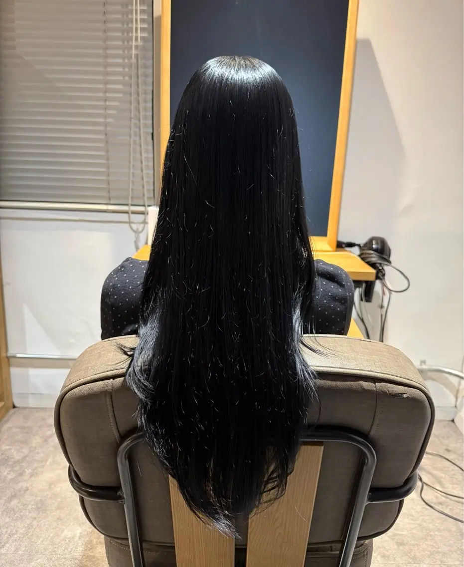 ロング カラー 黒髪 ブルーカラー ブルーブラック 千葉 優奈のヘアスタイル