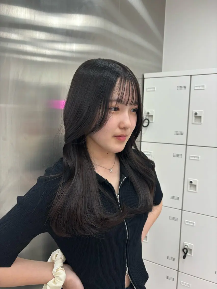 セミロング カラー 抜け感レイヤー︴ ニュアンスカラーのヘアスタイル