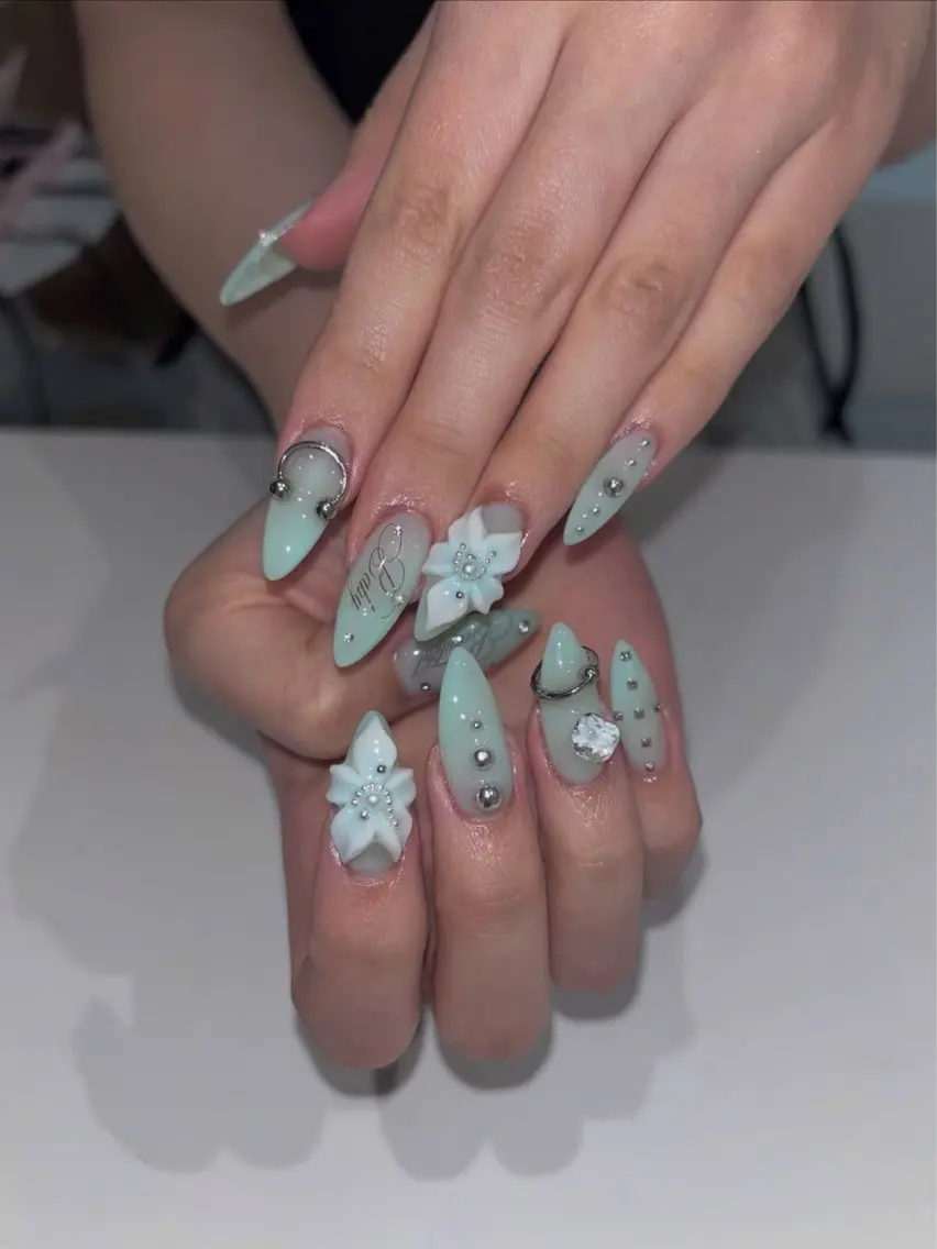 ネイル 長さ出し ジェルネイル ガーリー キラキラネイル 韓国ネイル ハンドネイル Nova Nail Studioのネイルデザイン