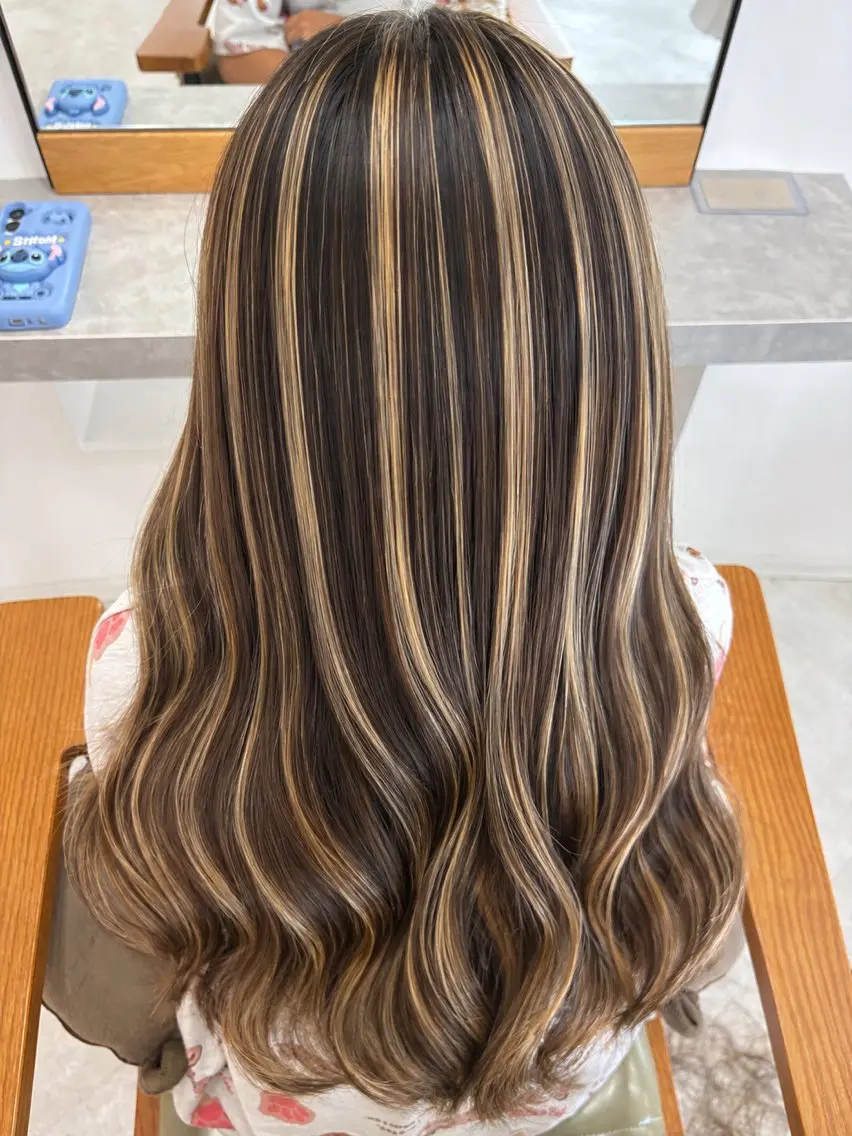 ロング カラー moi Blanc/ Aoyagiのヘアスタイル