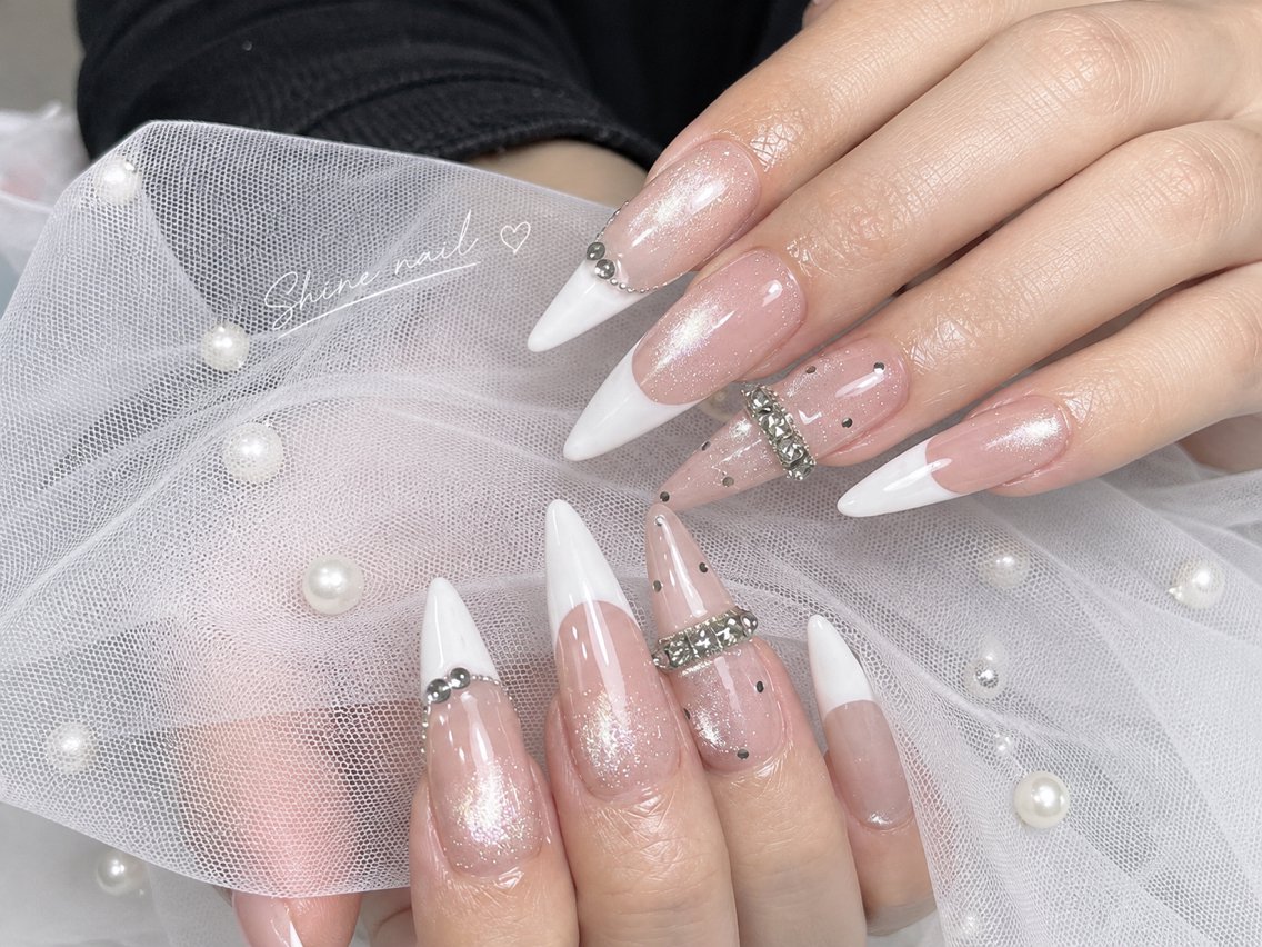 ネイル shine 🎀 長さ出し専門のネイルデザイン