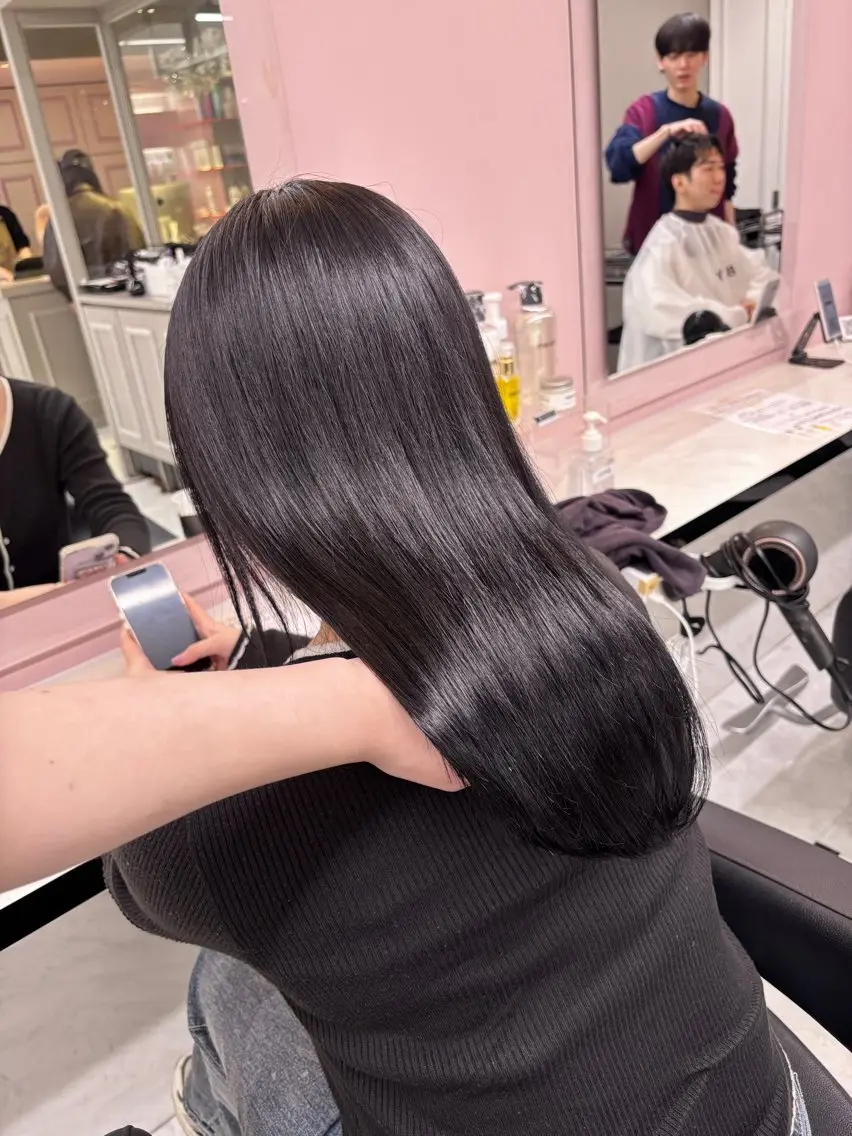 ロング カラー カット ヘアカラー トリートメント 💙ハイトーン韓国風 色白ヘア💙manaのヘアスタイル
