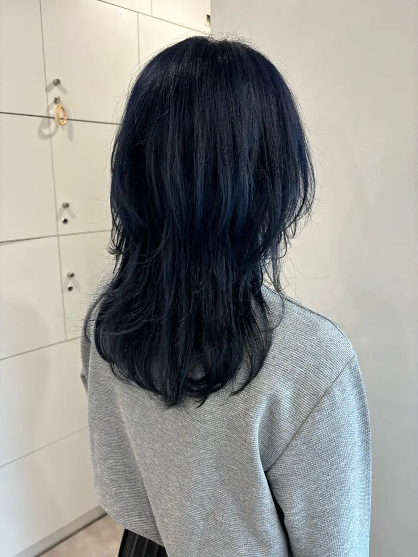 ミディアム くびれヘア レイヤーカット ウルフカット カット 細野 菜月のヘアスタイル