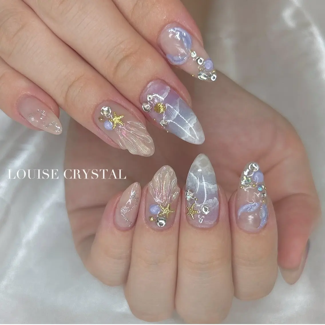 ネイル ハンドネイル LOUISE CRYSTALのネイルデザイン