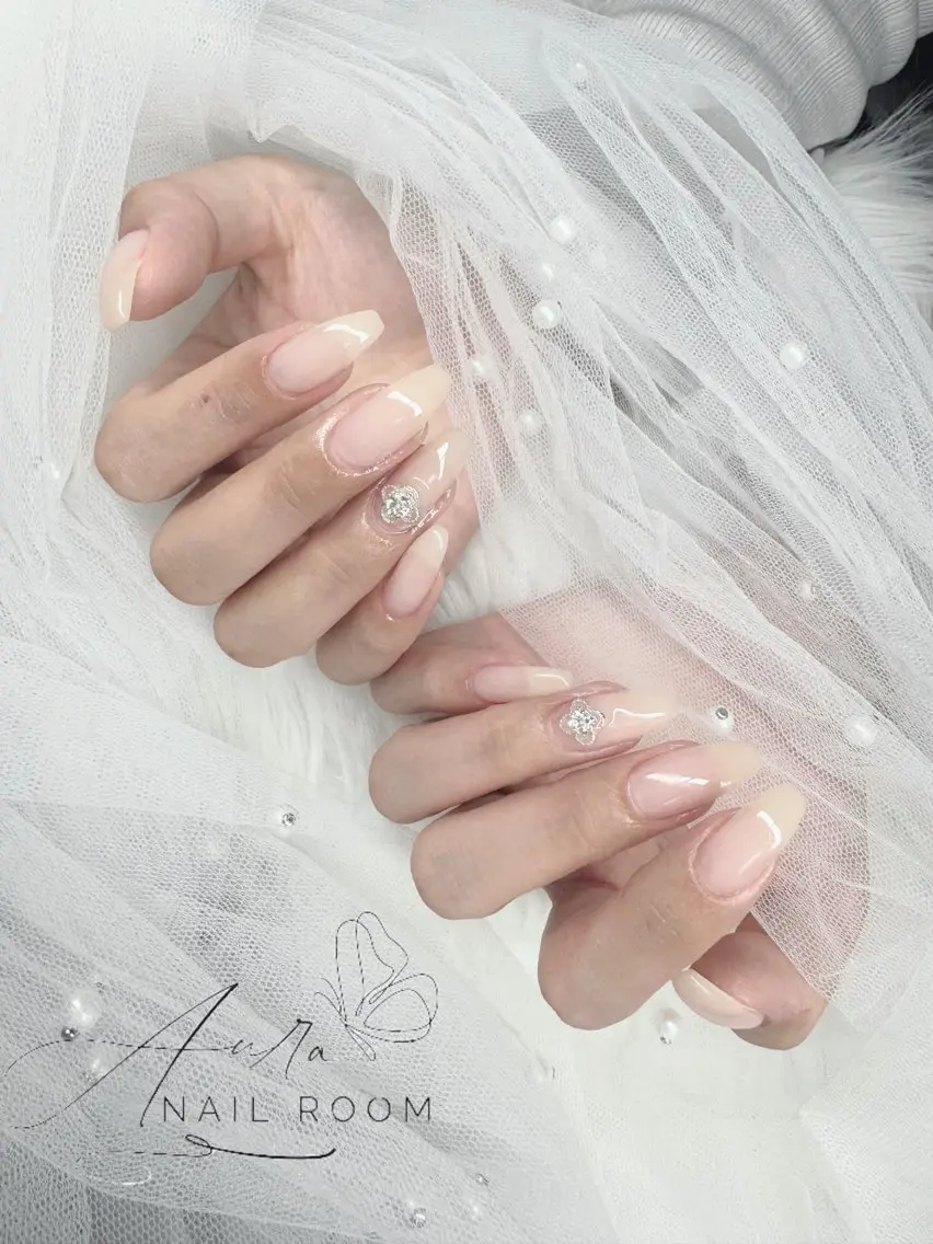 ネイル Luna (Aura nail room)のネイルデザイン