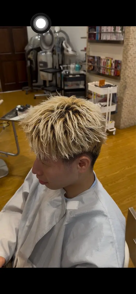 ショート メンズ メンズハイトーン スパイキーショート ショートヘア カット 🔥Lenahcかめ メンズパーマ🔥のヘアスタイル