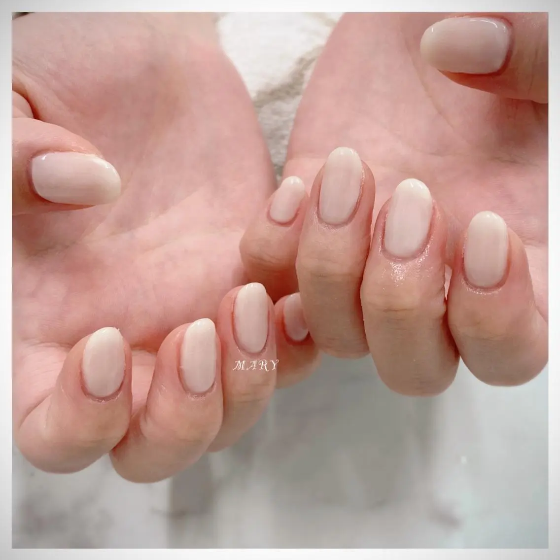 ネイル ニュアンスネイル オフィスネイル ワンカラーネイル シンプルネイル ホワイト ハンドネイル Mary nail .narumiのネイルデザイン