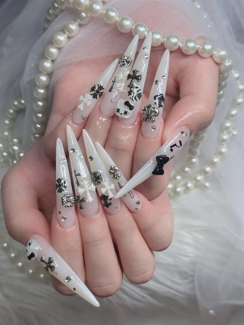 ネイル アートネイル ボルドー フレンチネイル ジェルネイル 氷ネイル・うるうるネイル ハンドネイル Julie NailSalonのネイルデザイン
