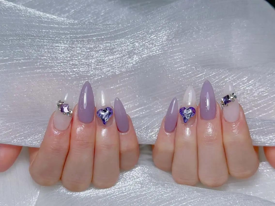 ロング カラー グラデーションカラー 韓国風ヘア ハンドネイル Bling Salonのネイルデザイン