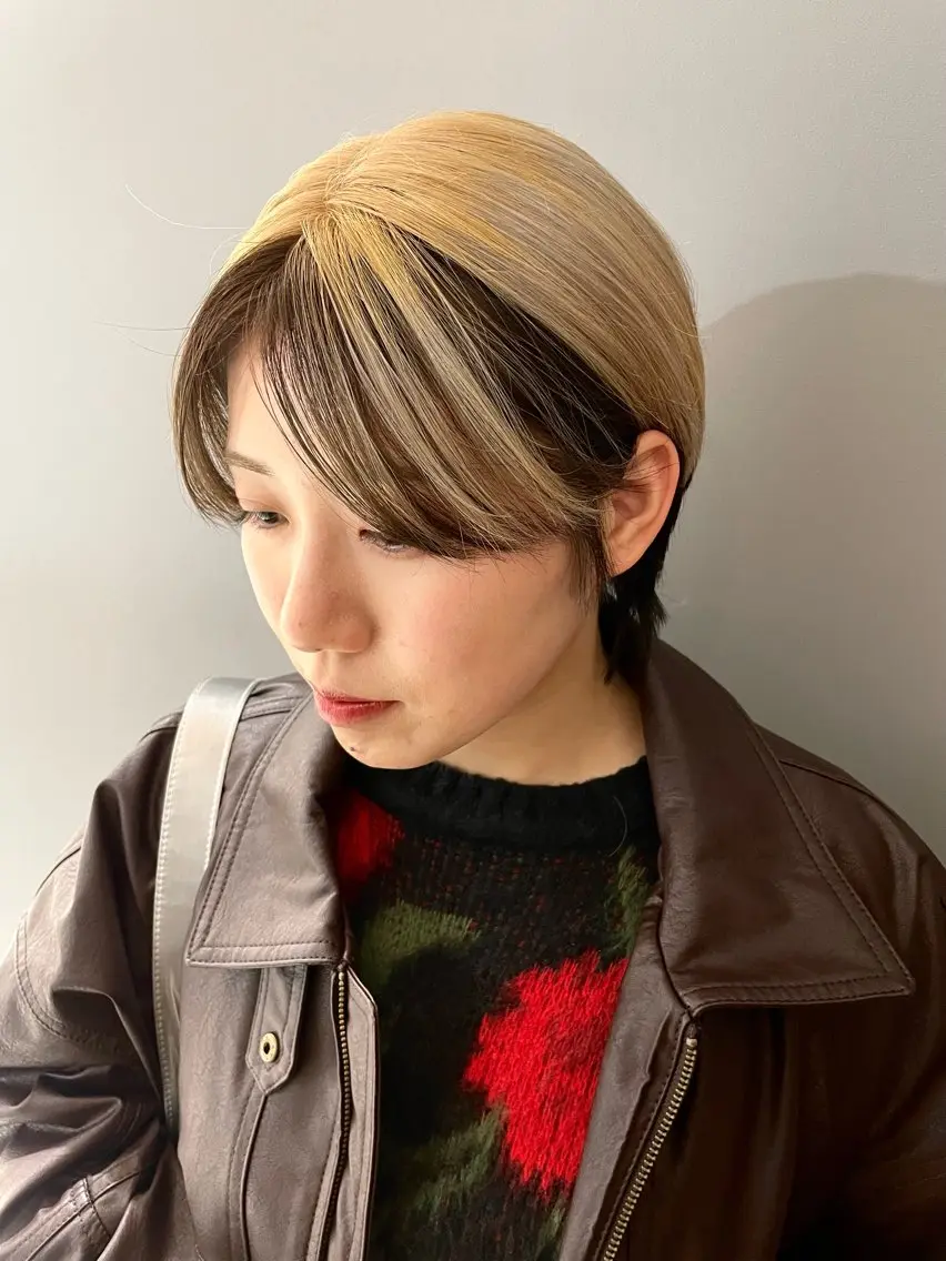 平日限定⭐︎毛先カット➕ハイライトカラーorインナーカラー（ブリーチ込み）➕炭酸スパ➕内部補修トリートメントの写真