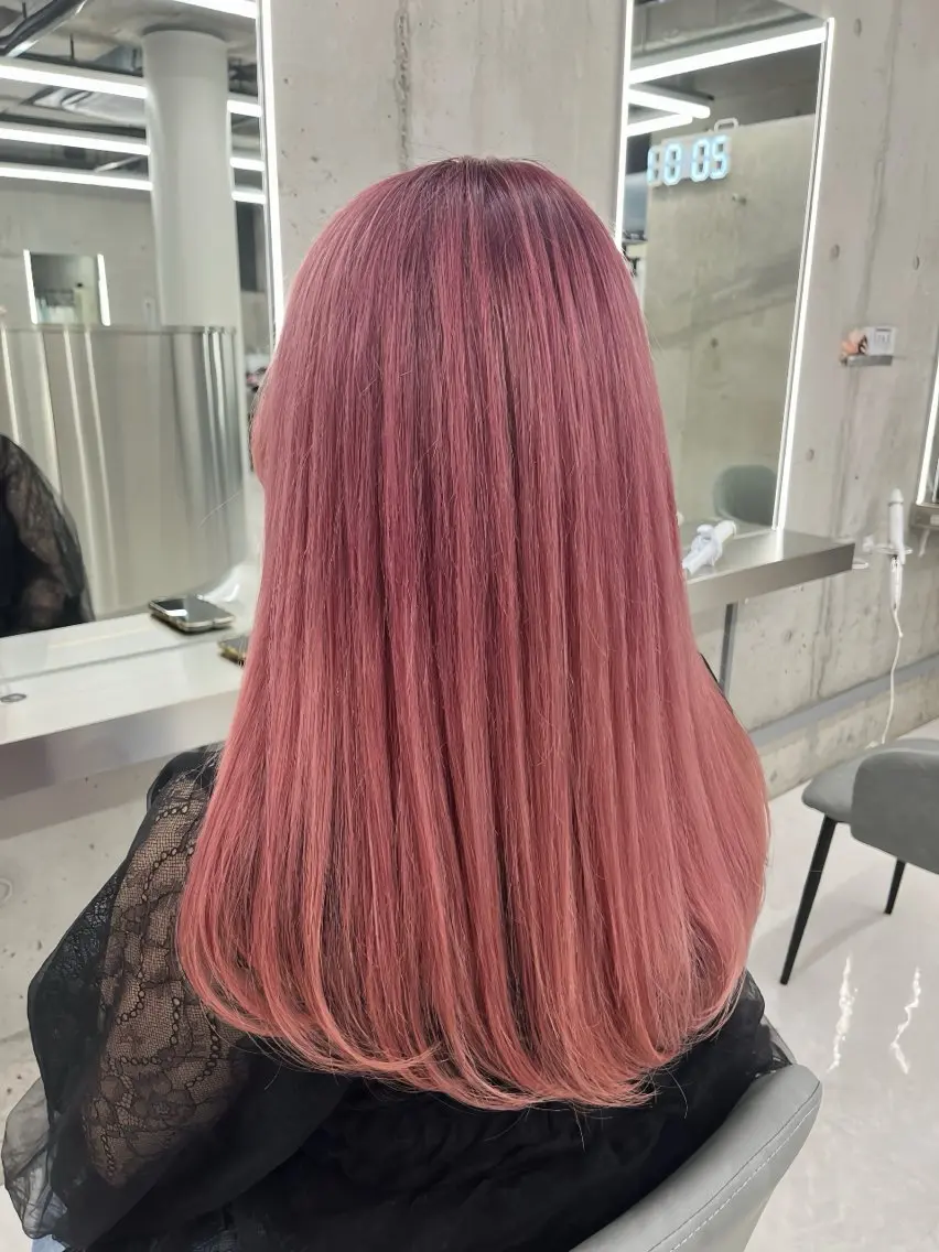 セミロング ハイトーン/心斎橋 🌙イツキのヘアスタイル