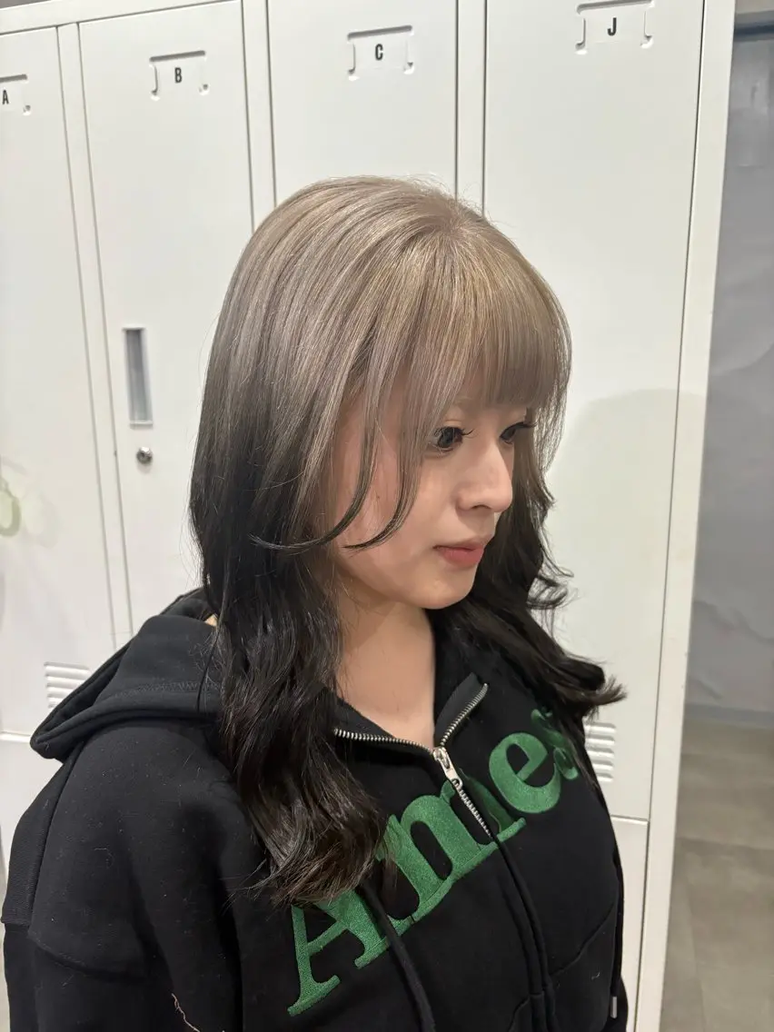 セミロング ヘアカラー 🎀難波8時開店🎀 HIKARIのヘアスタイル