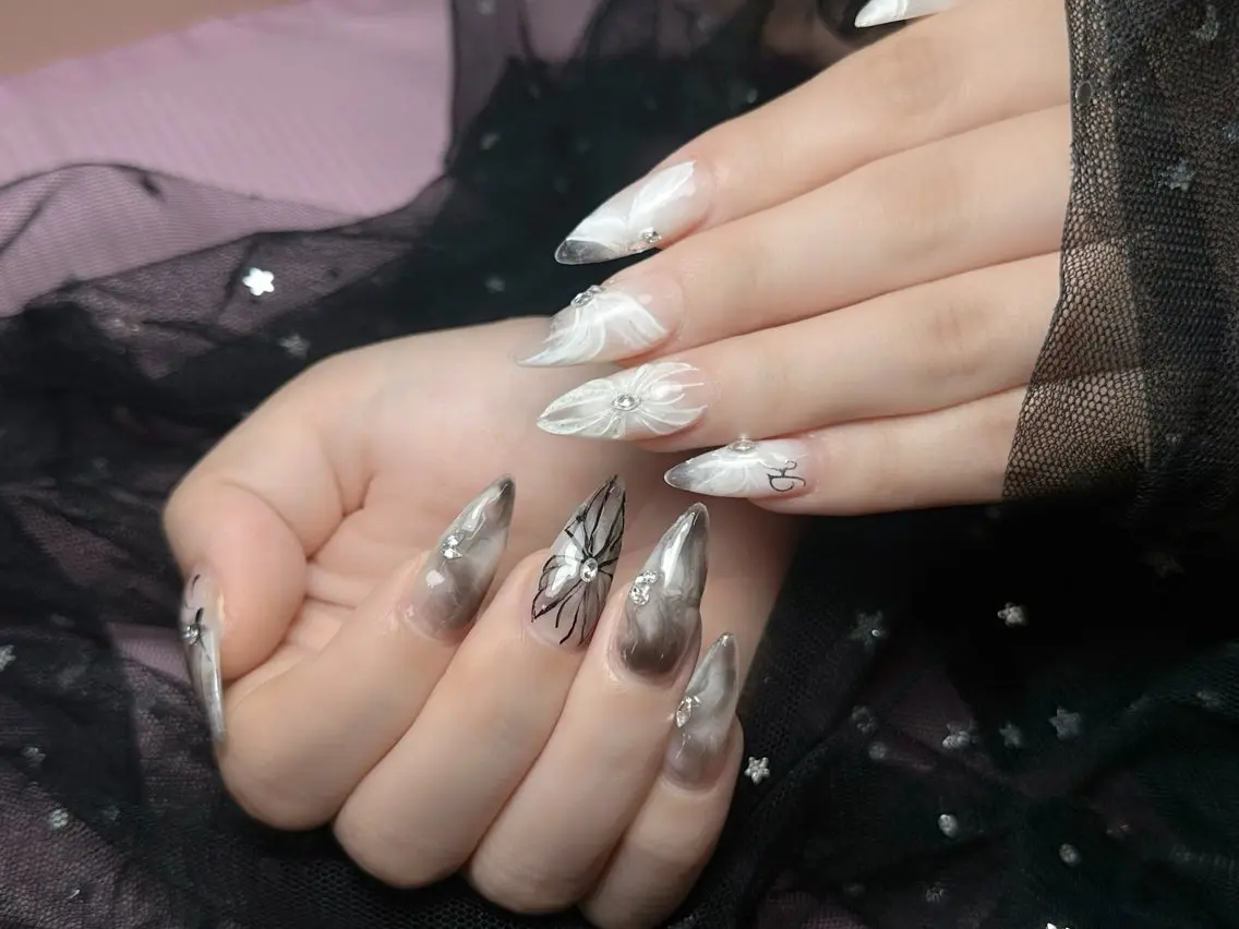 ネイル 成人式 フラッシュネイル フレンチネイル ジェルネイル グラデーション ハンドネイル Umiko🪆 Nailのネイルデザイン