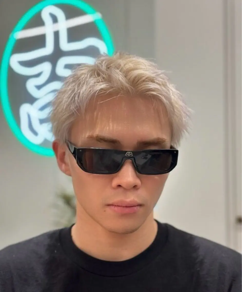 ショート カラー メンズ メンズブリーチ メンズハイトーン スパイキーショート ブリーチ ブロンド カット ヘアカラー トリートメント 浅草駅徒歩8分/メ ンズ特化/久保 歩夢のヘアスタイル