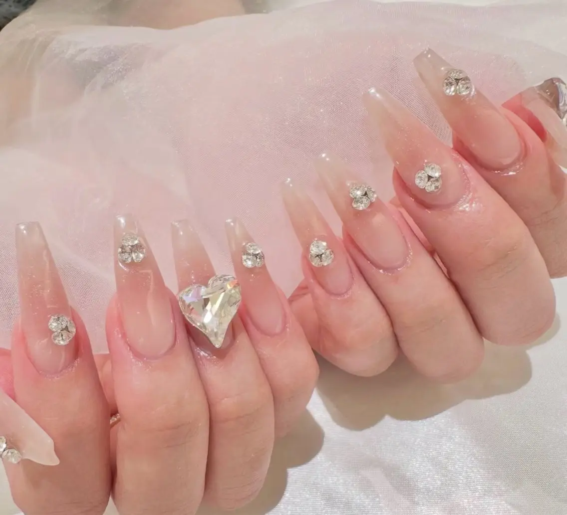 ネイル グラデーション キラキラネイル ワンカラーネイル 冬ネイル Jenn Nail Salonのネイルデザイン