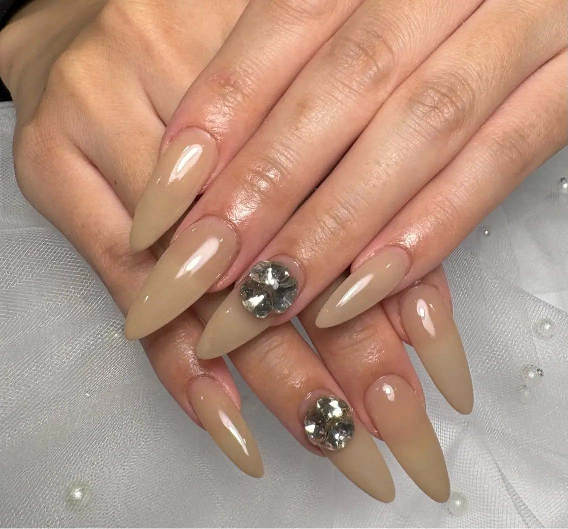 ネイル ロングネイル シンプルネイル ストーンネイル ハンドネイル Ema Nail 東梅田店ミキのネイルデザイン