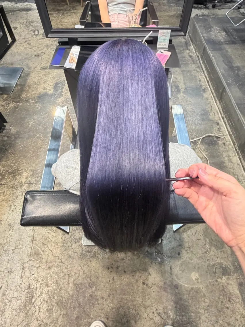 ロング カラー 黒髪 ブリーチ ブルーカラー ブルーブラック ブラウンカラー T  O Yのヘアスタイル