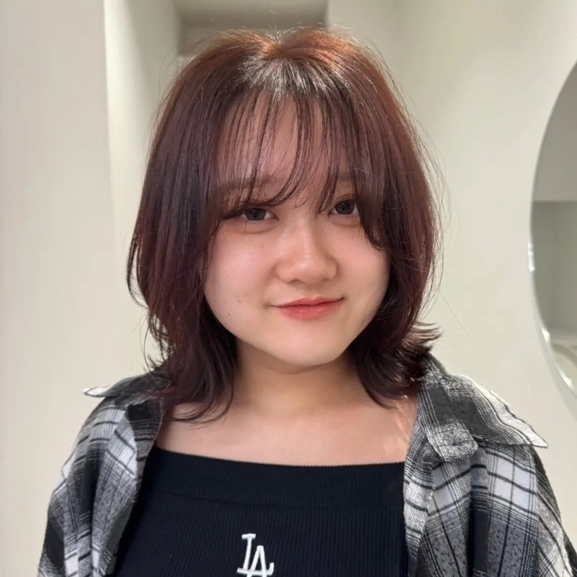 カラー ブラウンカラー ピンクカラー ヘアカラー トリートメント 🧸柔らかベージュ/ 顔周りレイヤー/ミクのヘアスタイル