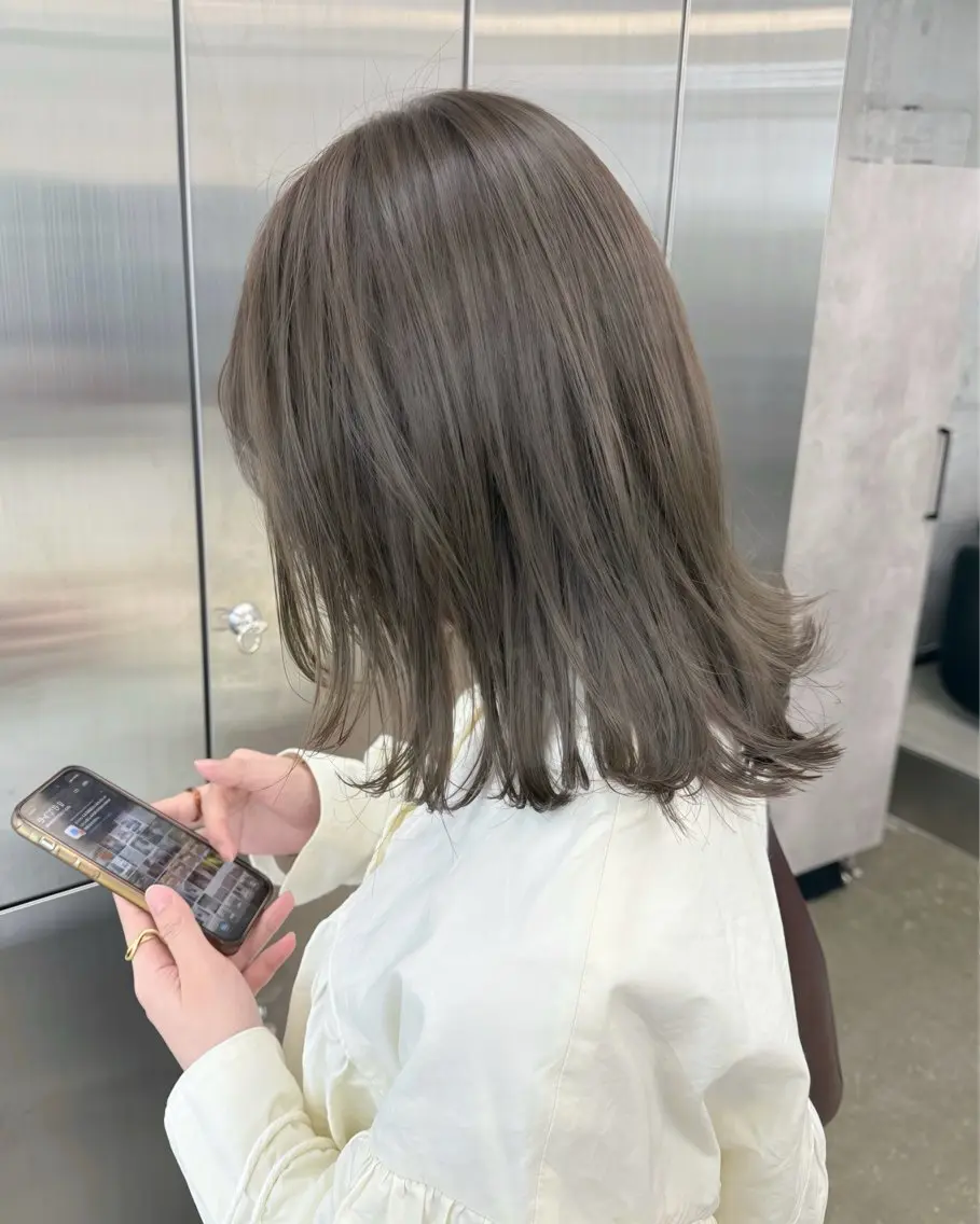 ミディアム カラー 透明感カラー グレージュ オリーブグレージュ オリーブグレー カット ヘアカラー トリートメント 高橋大樹/グレー ジュ/ブリーチなしのヘアスタイル