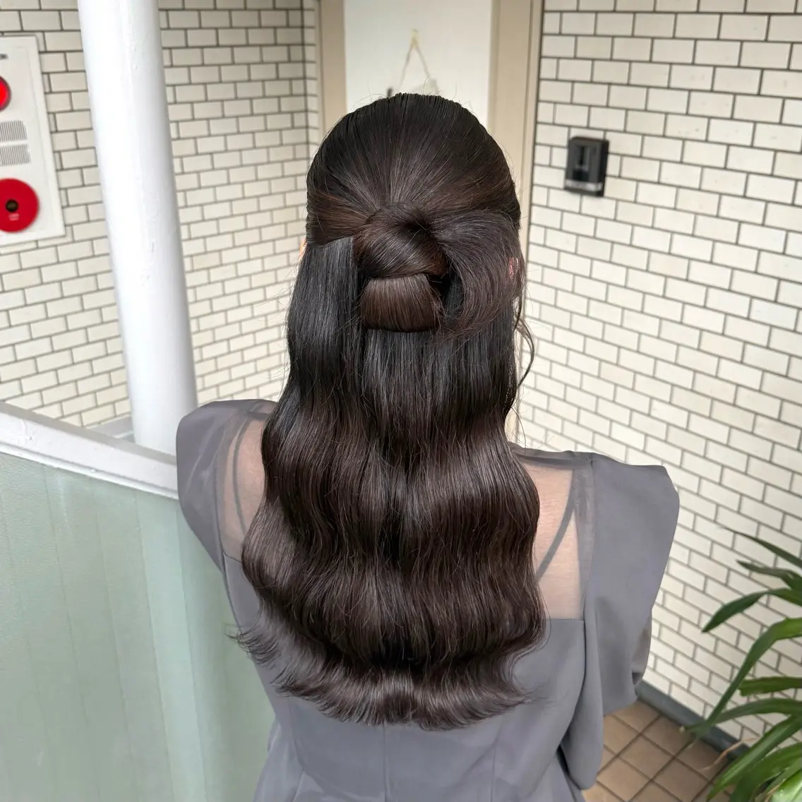 ロング ヘアアレンジ ハーフアップ 結婚式・ブライダル デート 卒業式のヘアスタイル 褒められヘアメイク /ボブ女子🐶みおのヘアスタイル
