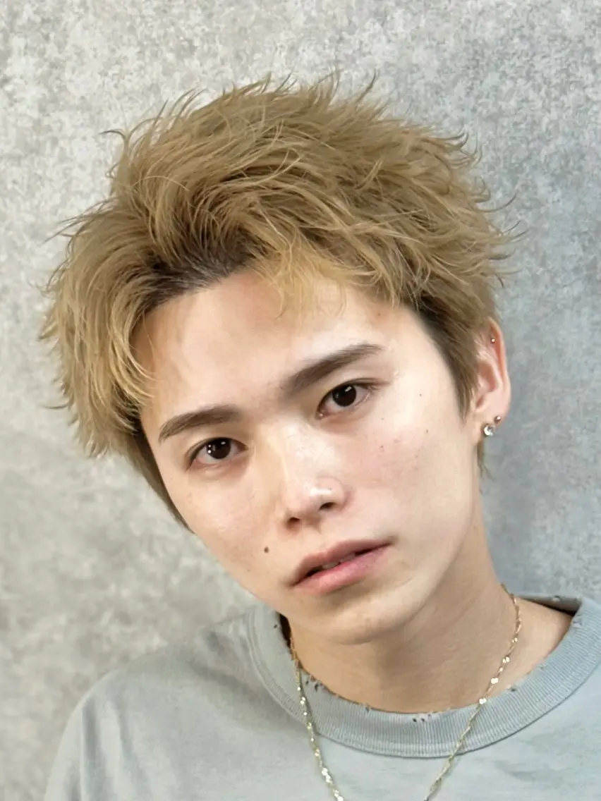 カラー メンズ メンズハイトーン スパイキーショート ベージュカラー ハイトーンカラー カット ヘアカラー 【メンズ専門】中本 翔大のヘアスタイル