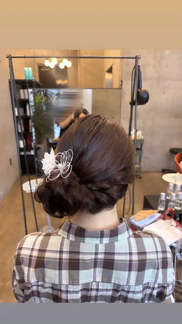 ロング ヘアアレンジ お団子ヘア 浴衣 ヘアセット 透明感カラー/ すみれのヘアスタイル