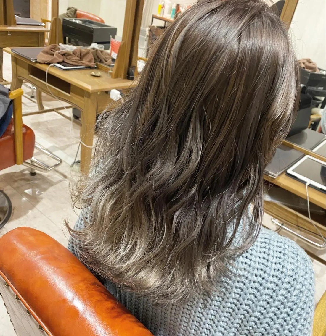 ミディアム カラー バレイヤージュ ブリーチ 透明感カラー レイヤーカット 柴田 翔太郎のヘアスタイル