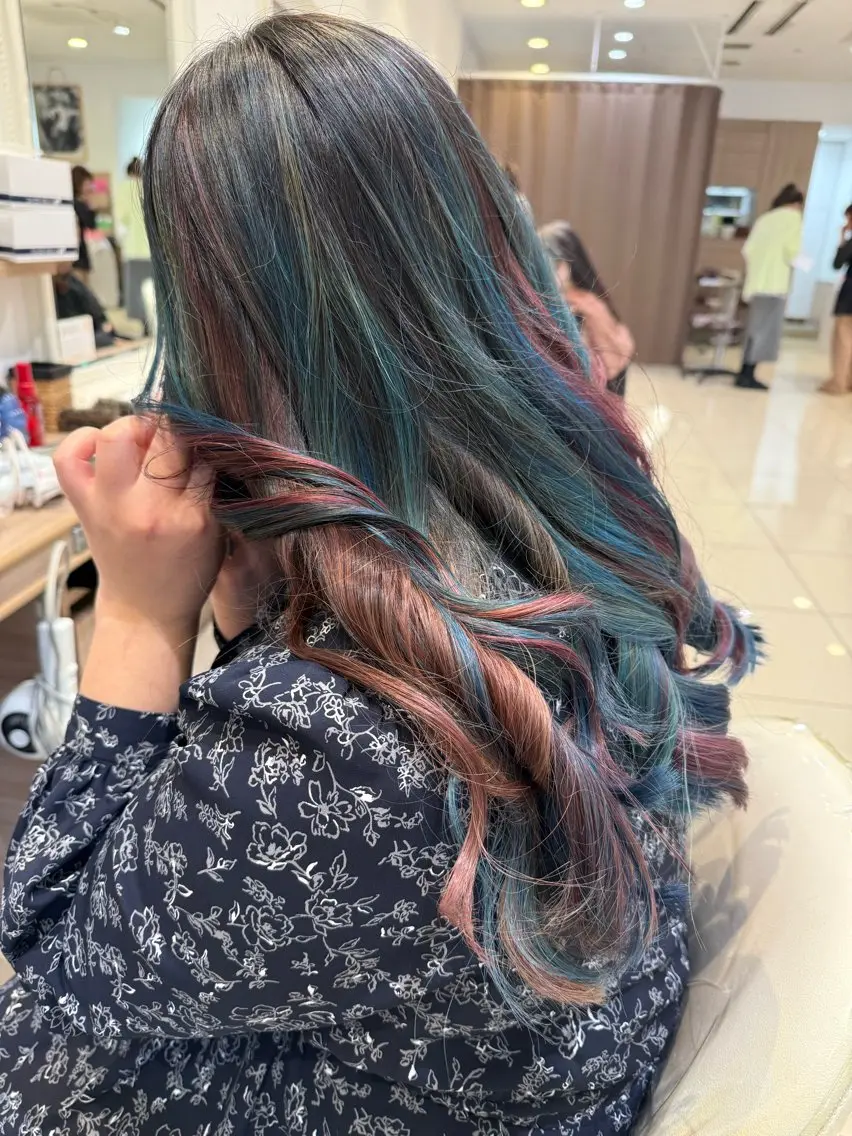 ロング カラー ブリーチ デザインカラー ハイライトカラー ハイライト カット ヘアカラー まとまる艶髪艶カラー 🤍内田さわか🎀のヘアスタイル