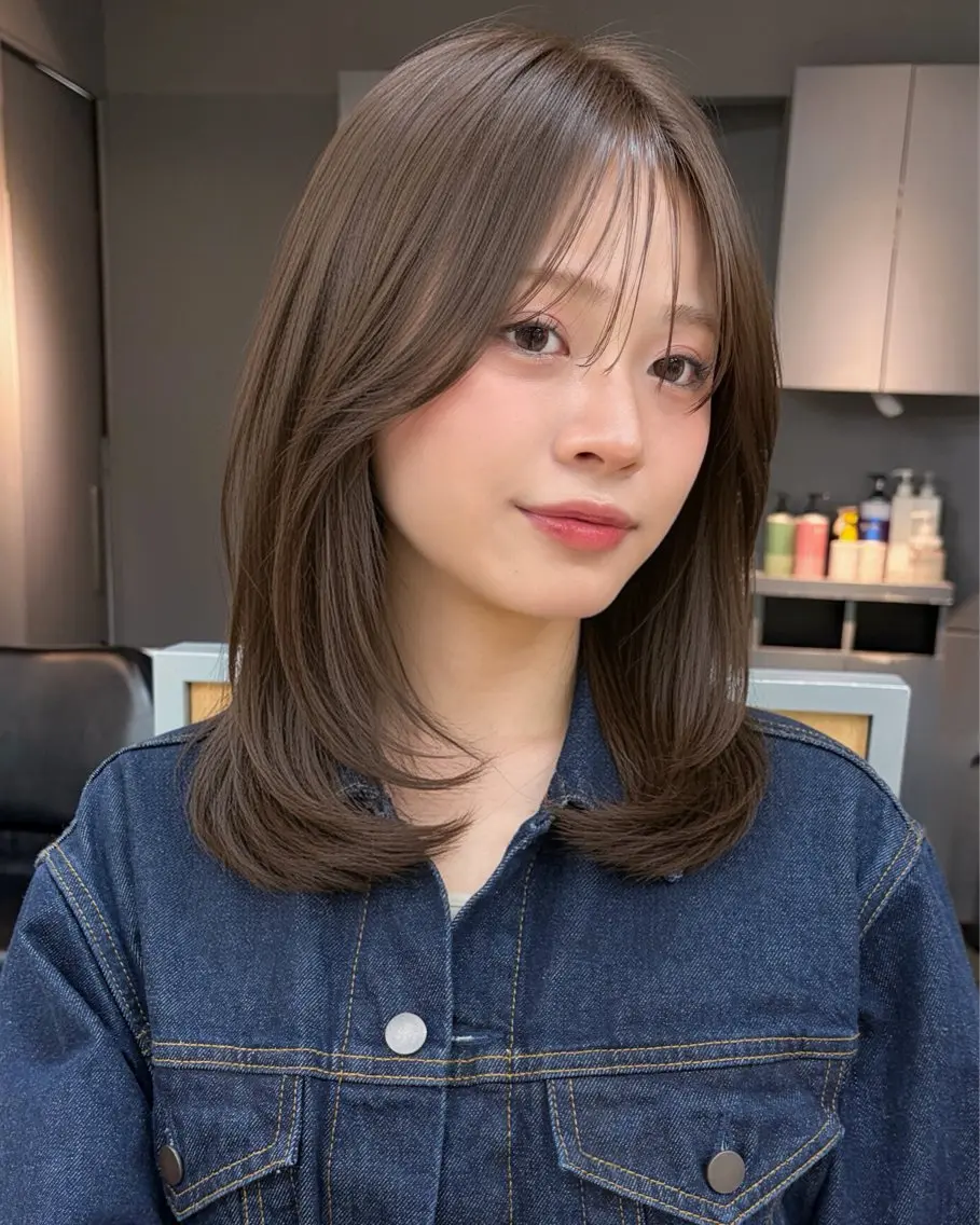 ミディアム カラー ミディアムレイヤー ベージュカラー ココアベージュ レイヤーカット カット ヘアカラー トリートメント カットモデル募集中 🤍harunaのヘアスタイル