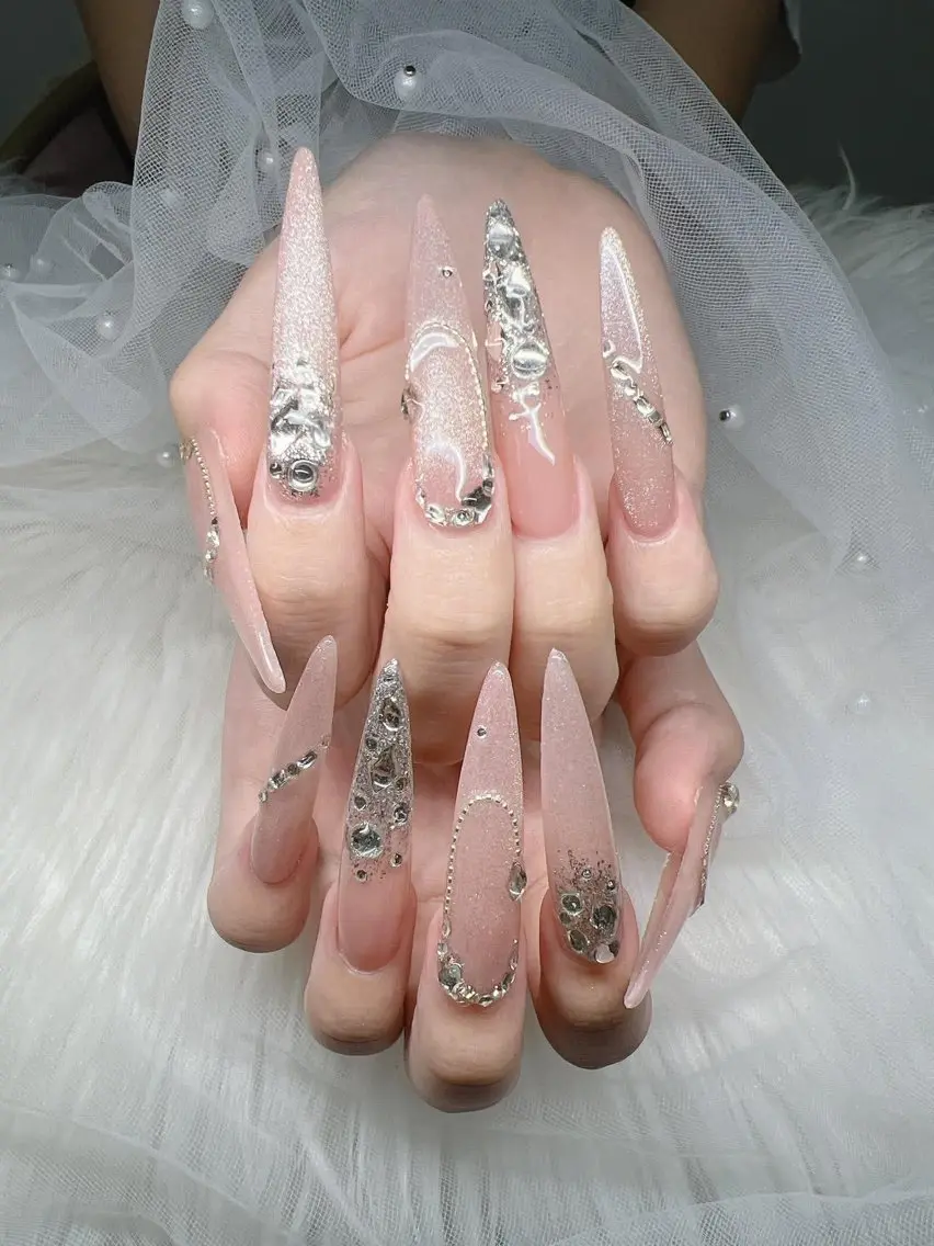 ネイル 長さ出し キラキラネイル マグネットネイル ネイルチップ 冬ネイル ハンドネイル Lee Nailsのネイルデザイン
