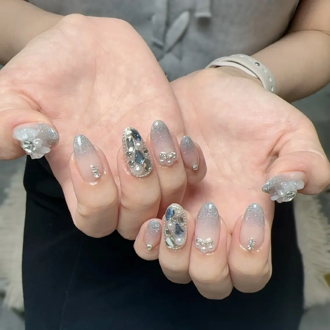 ネイル フラッシュネイル キラキラネイル 水色 持ち込み リボン ハンドネイル UM Nail Salonのネイルデザイン