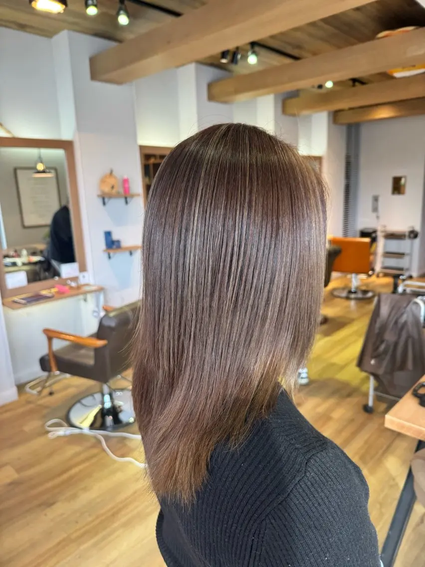 ロング カラー アッシュ アッシュグレー ハイライトカラー ハイライト ヘアカラー トリートメント ツキダテ ユイのヘアスタイル