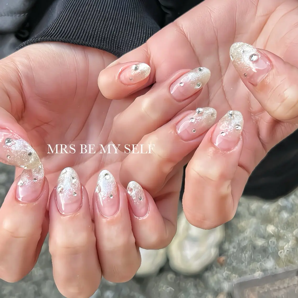 ネイル グラデーション ラメ(グリッター) ラメグラデーション ストーンネイル MRS/ miyu🎀のネイルデザイン